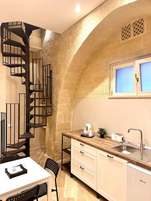 Lux 25 Matera